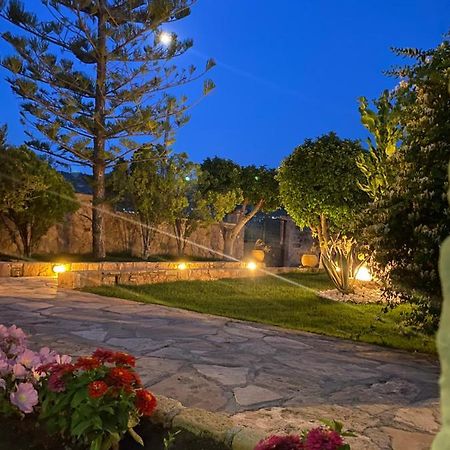 Pistachio Guesthouse, Παραδοσιακός Ξενώνας Vathí Buitenkant foto