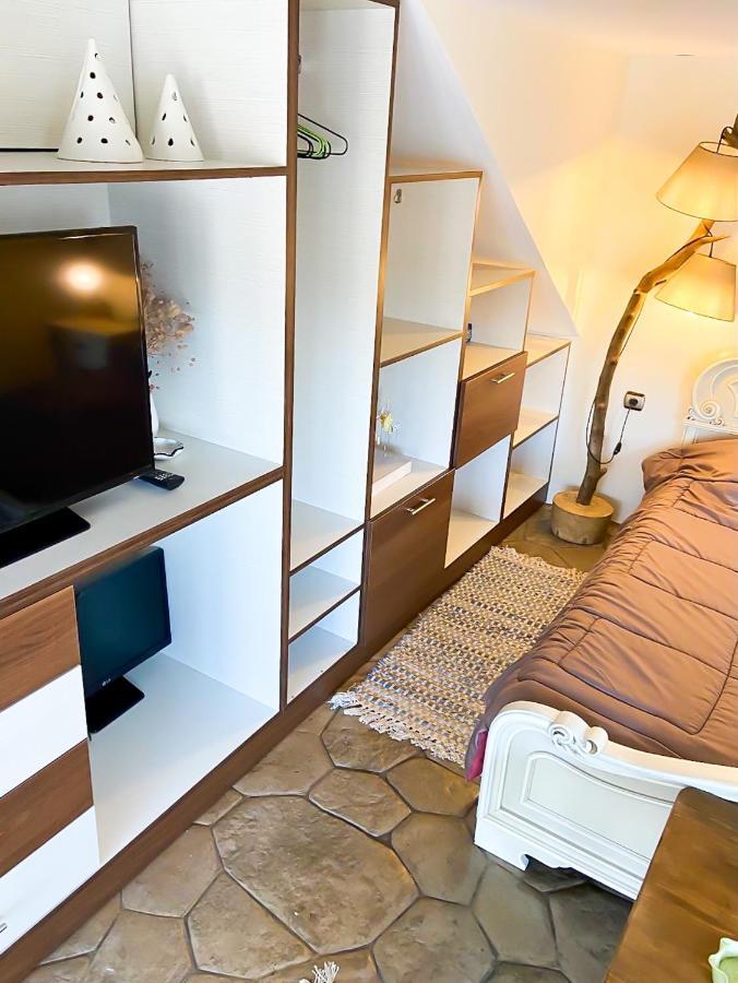 Pistachio Guesthouse, Παραδοσιακός Ξενώνας Vathí Buitenkant foto