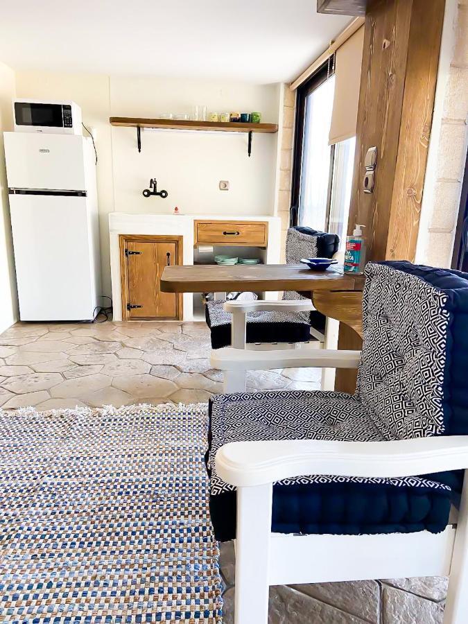 Pistachio Guesthouse, Παραδοσιακός Ξενώνας Vathí Buitenkant foto