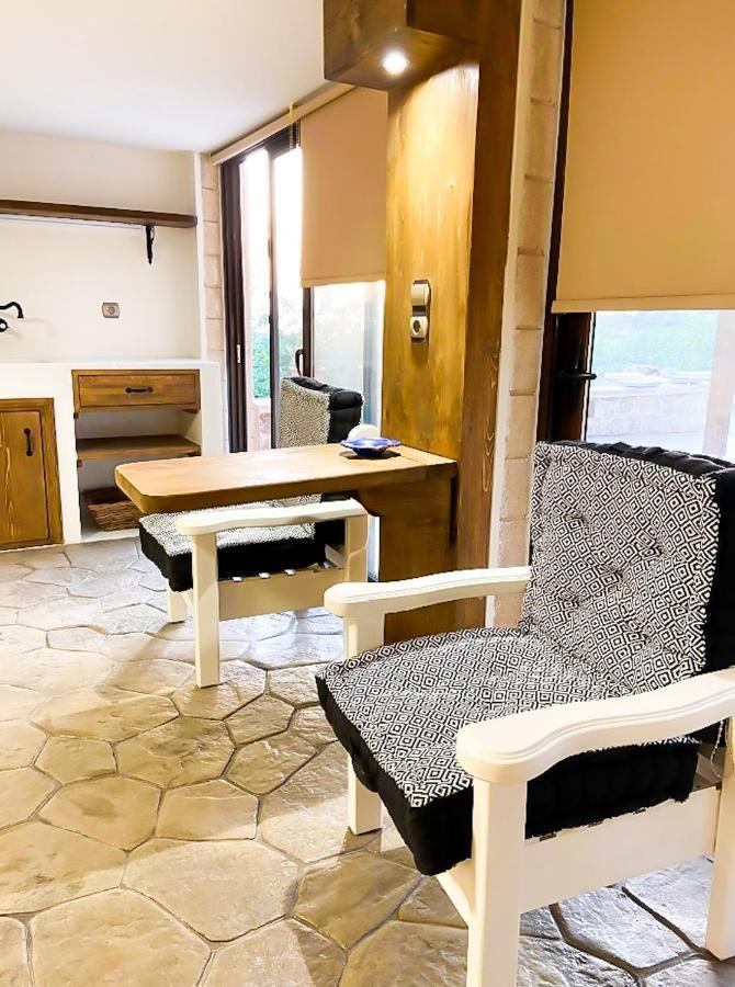 Pistachio Guesthouse, Παραδοσιακός Ξενώνας Vathí Buitenkant foto