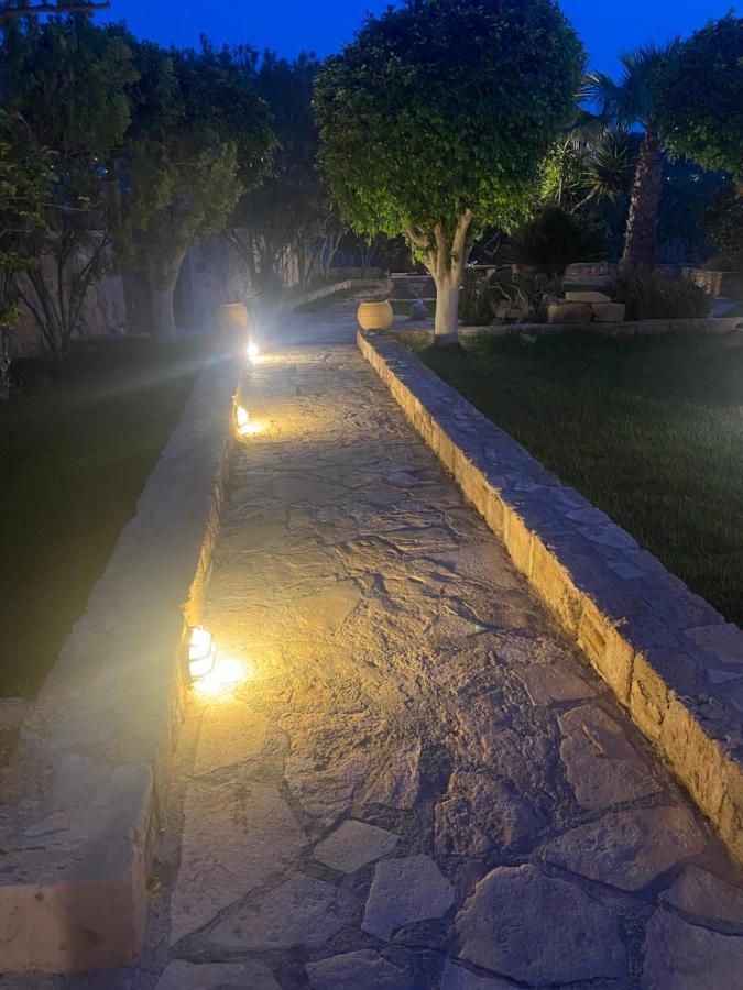 Pistachio Guesthouse, Παραδοσιακός Ξενώνας Vathí Buitenkant foto
