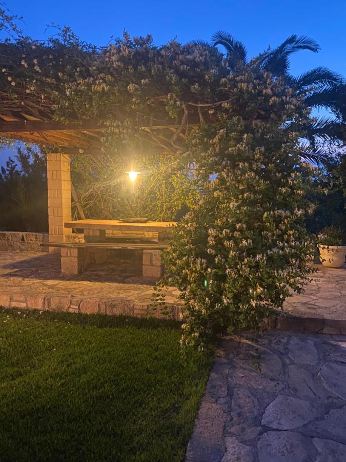 Pistachio Guesthouse, Παραδοσιακός Ξενώνας Vathí Buitenkant foto