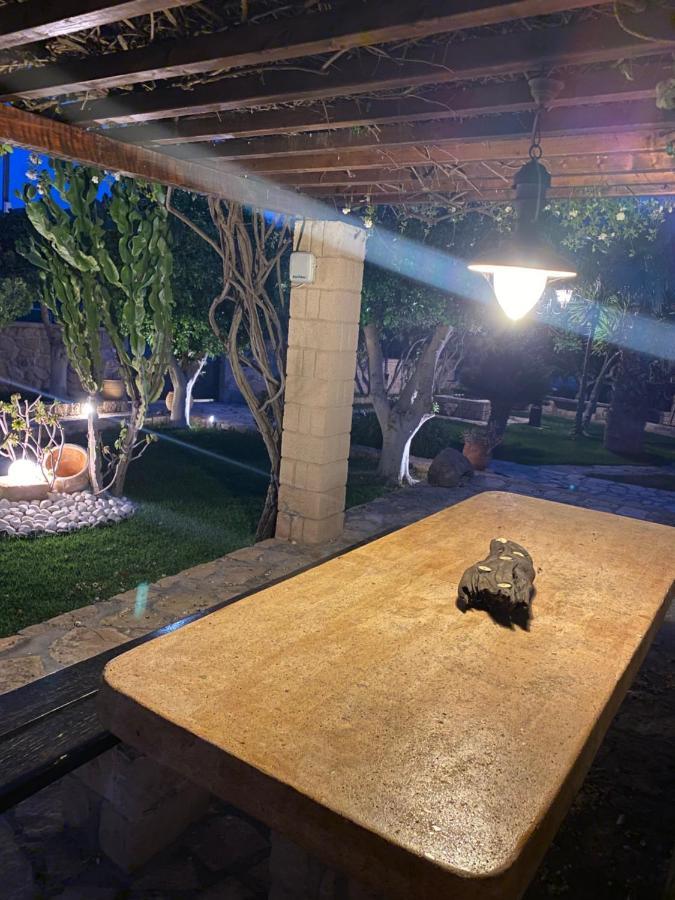 Pistachio Guesthouse, Παραδοσιακός Ξενώνας Vathí Buitenkant foto